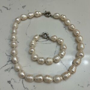 Freshwater Pearl Necklace and Bracelet Set
